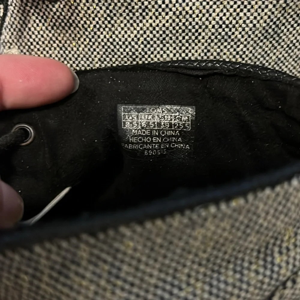 TOMS Desert Wedge Shoes – Women’s Size 8.5 – Black & Gold Metallic Linen